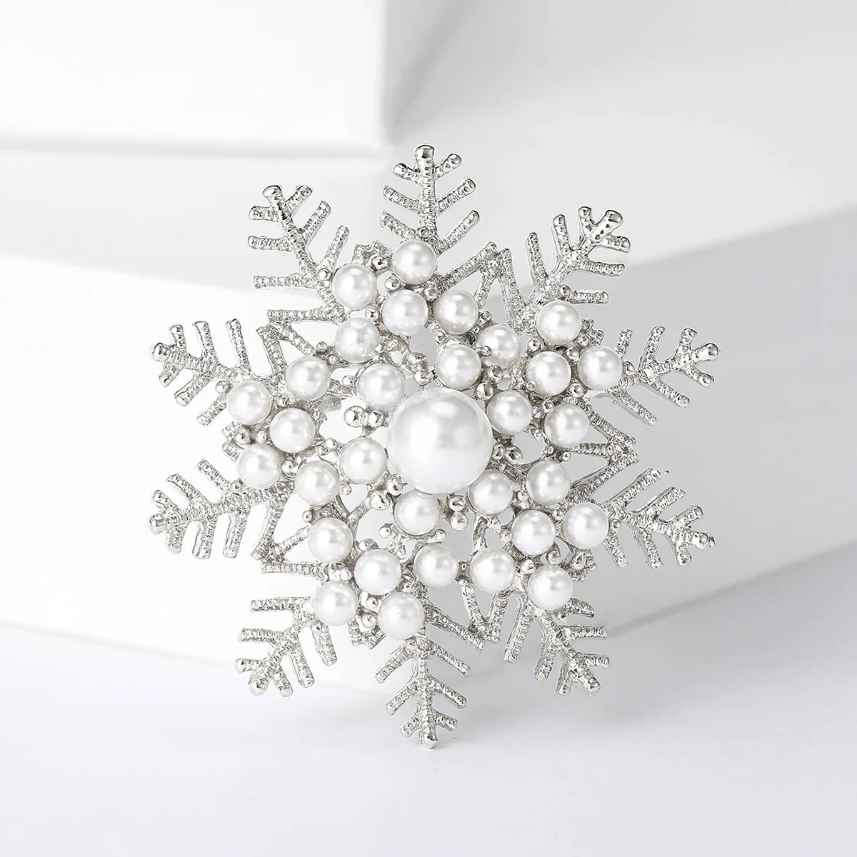 Dmari Women Brooch Delicate Lapel Pin 2-Color Pearled Snowflake Brooch Pin Luxury Jewelry Accessories For Clothing