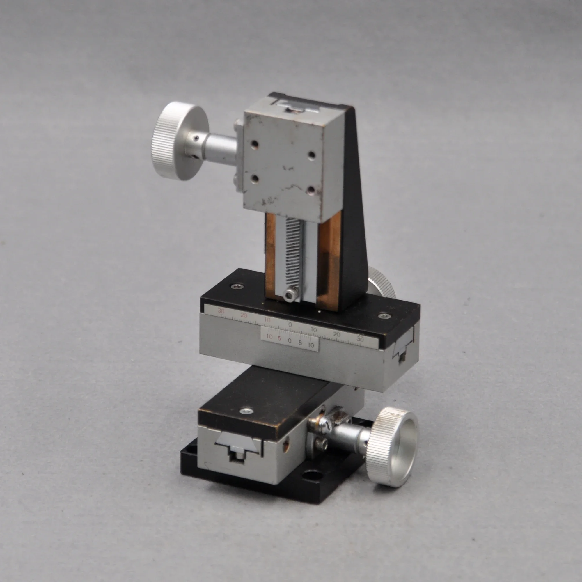 XYZ Axis Three-Dimensional Manual High Precision Lifting Displacement Fine-Tuning Slide Optical Table Copper 34 * 40mm