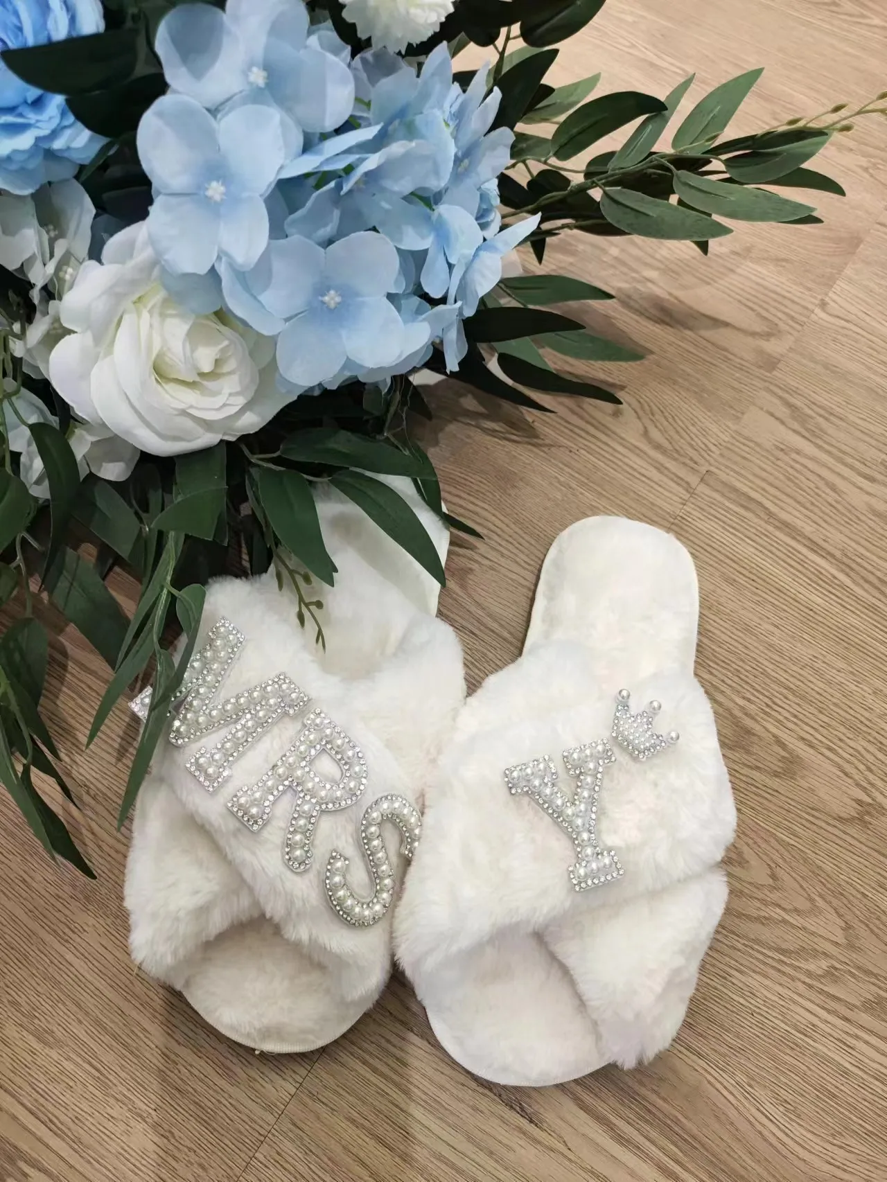 Wedding Bride MRS Slippers|Faux Fur Bride Crown Custom Slipper Mrs Name Fur Slipper Bridesmaid Gifts Proposal Slippers for Bride