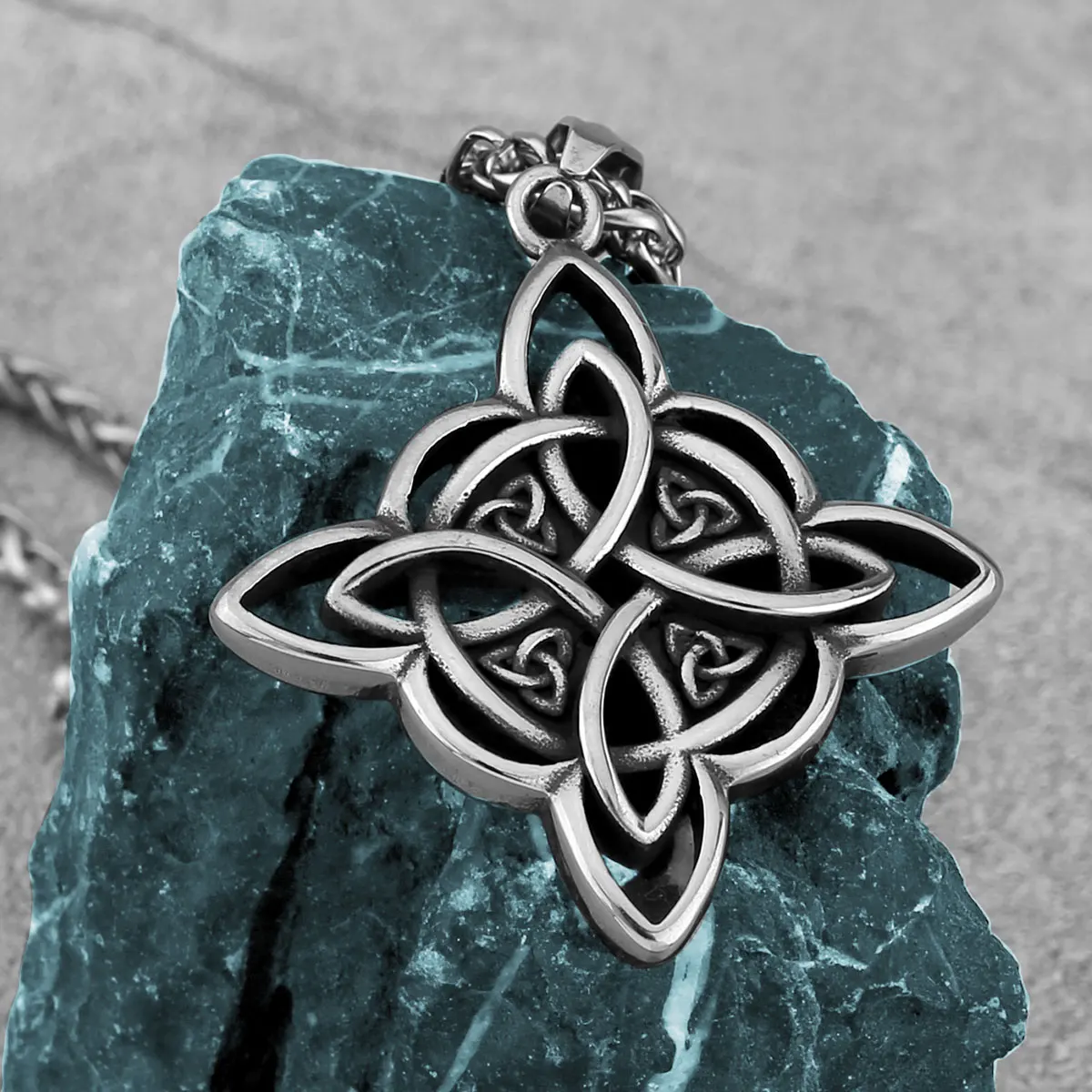 Vintage Irish Celtic Knot Necklace Viking Jewelry Amulet Pendant Fashion Stainless Steel Jewelry Gifts Wholesale for Men Women