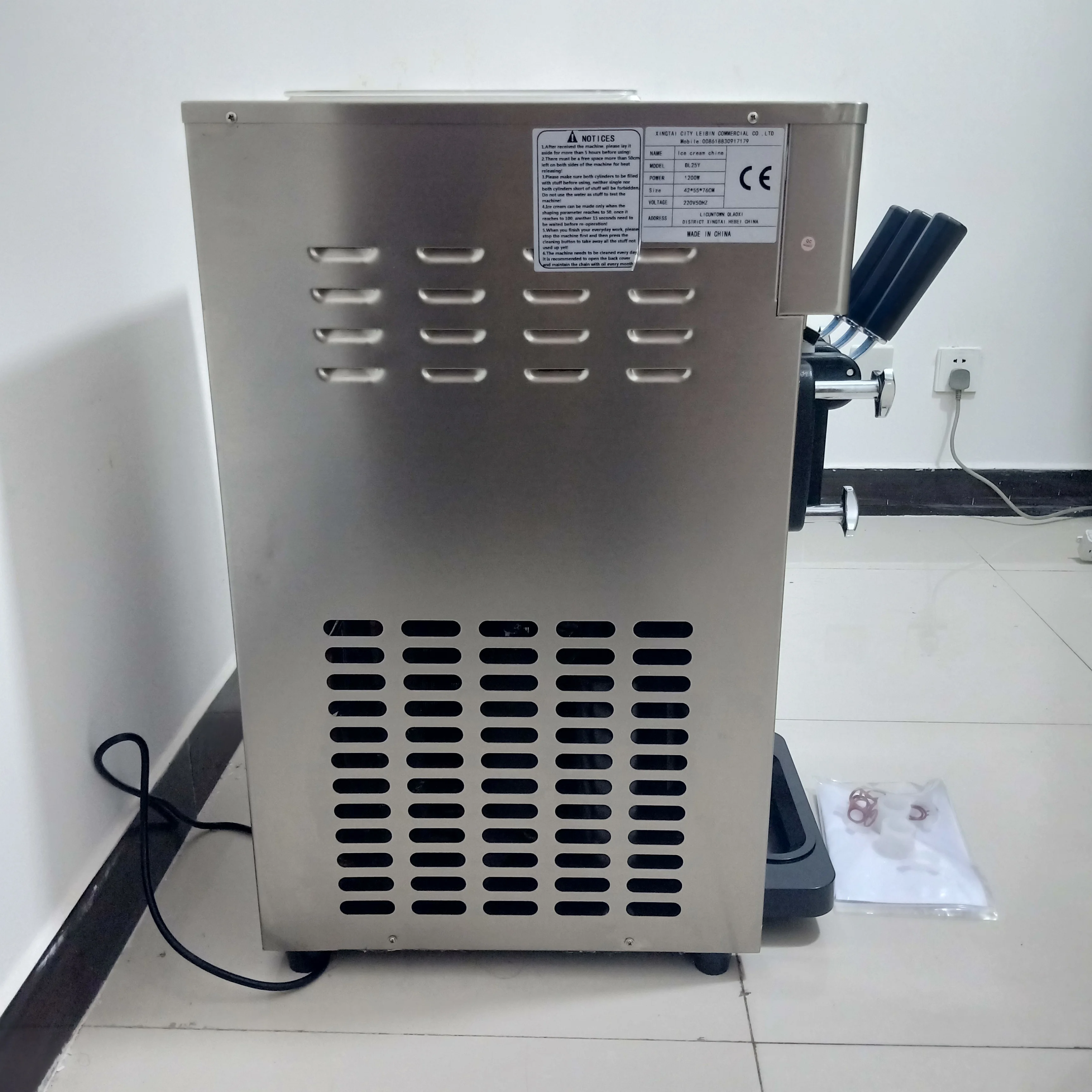 Automatic Ice Cream Makers 3 Flavors Soft Serve Ice Cream Making Commercial Ice Cream Machine for Business