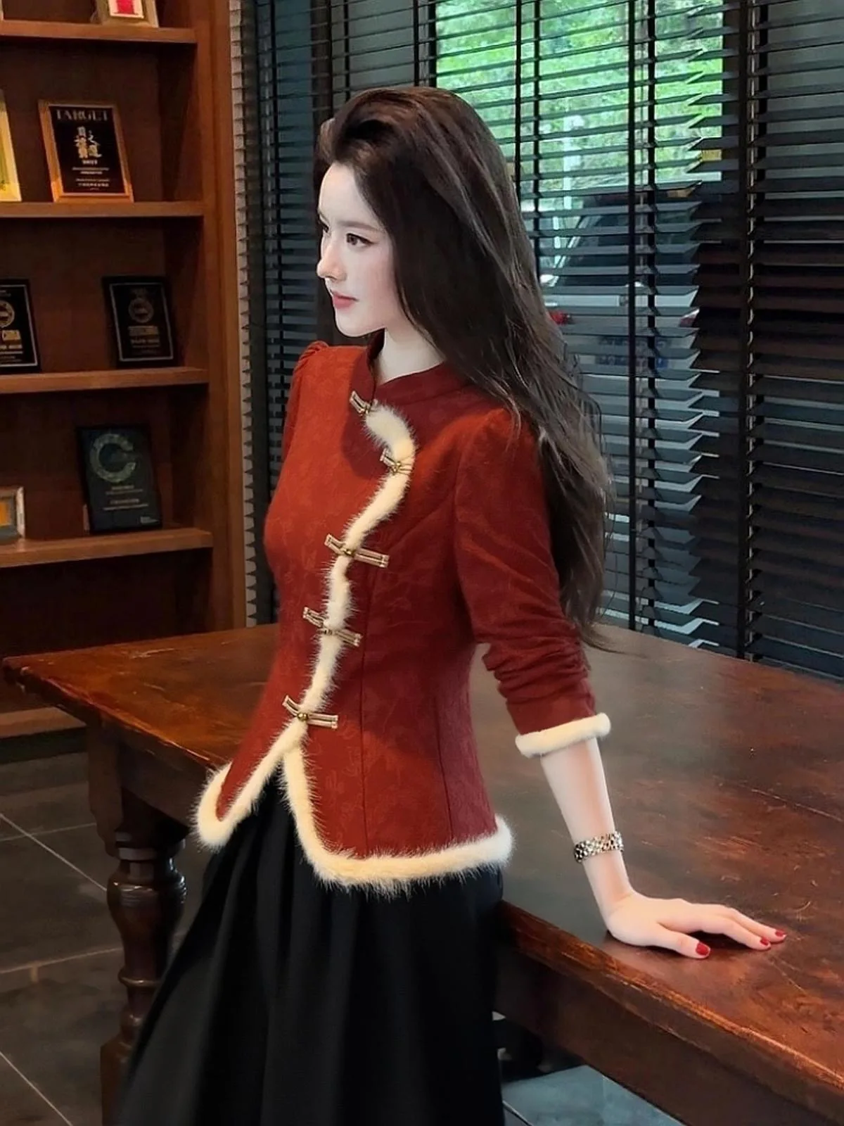 

Красная китайская женская блузка с утяжкой на талии, на пуговицах, зимняя, модная, уникальная, красивая, в национальном стиле