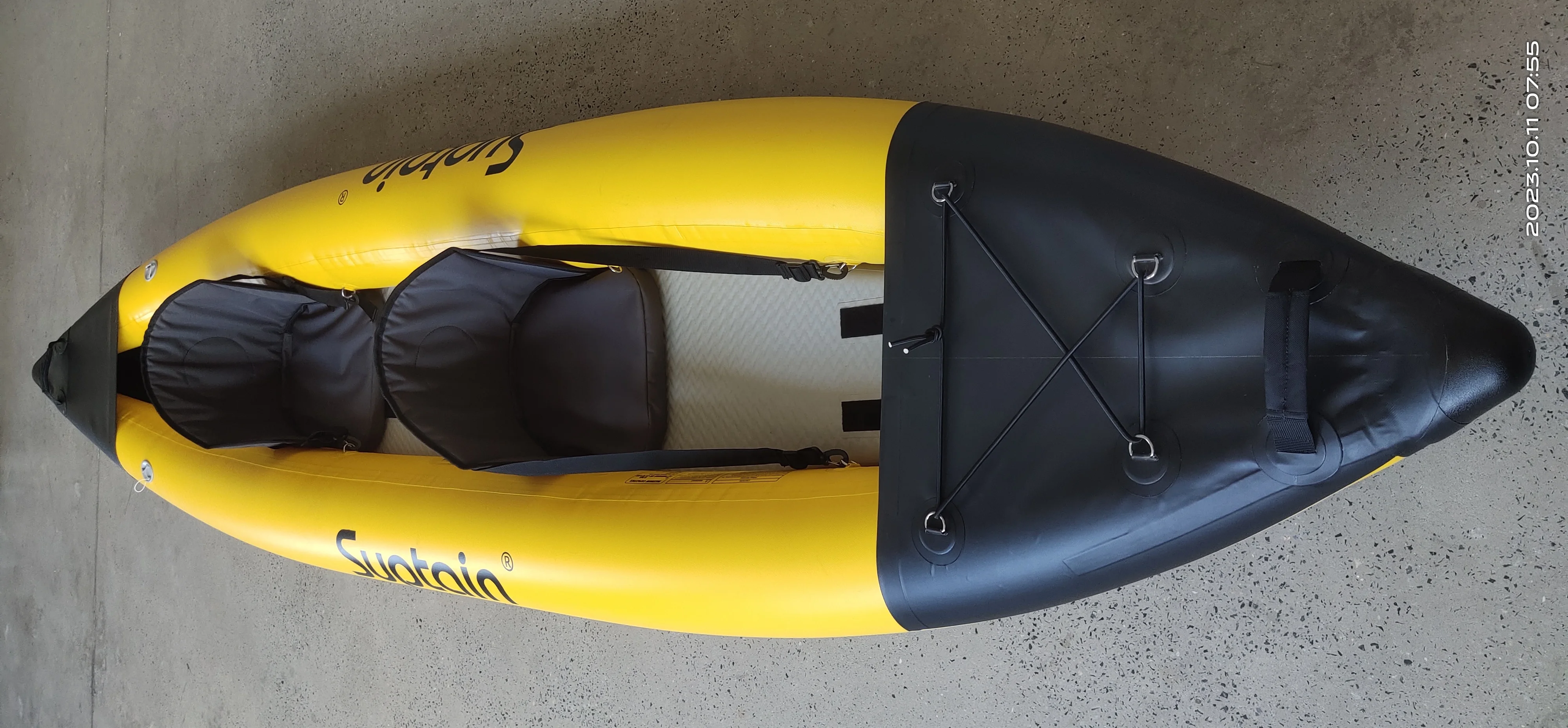 قوارب الكاياك القابلة للنفخ لمجداف ملحقات الصيد يتضمن قارب كاياك للرياضات المائية بشخصين