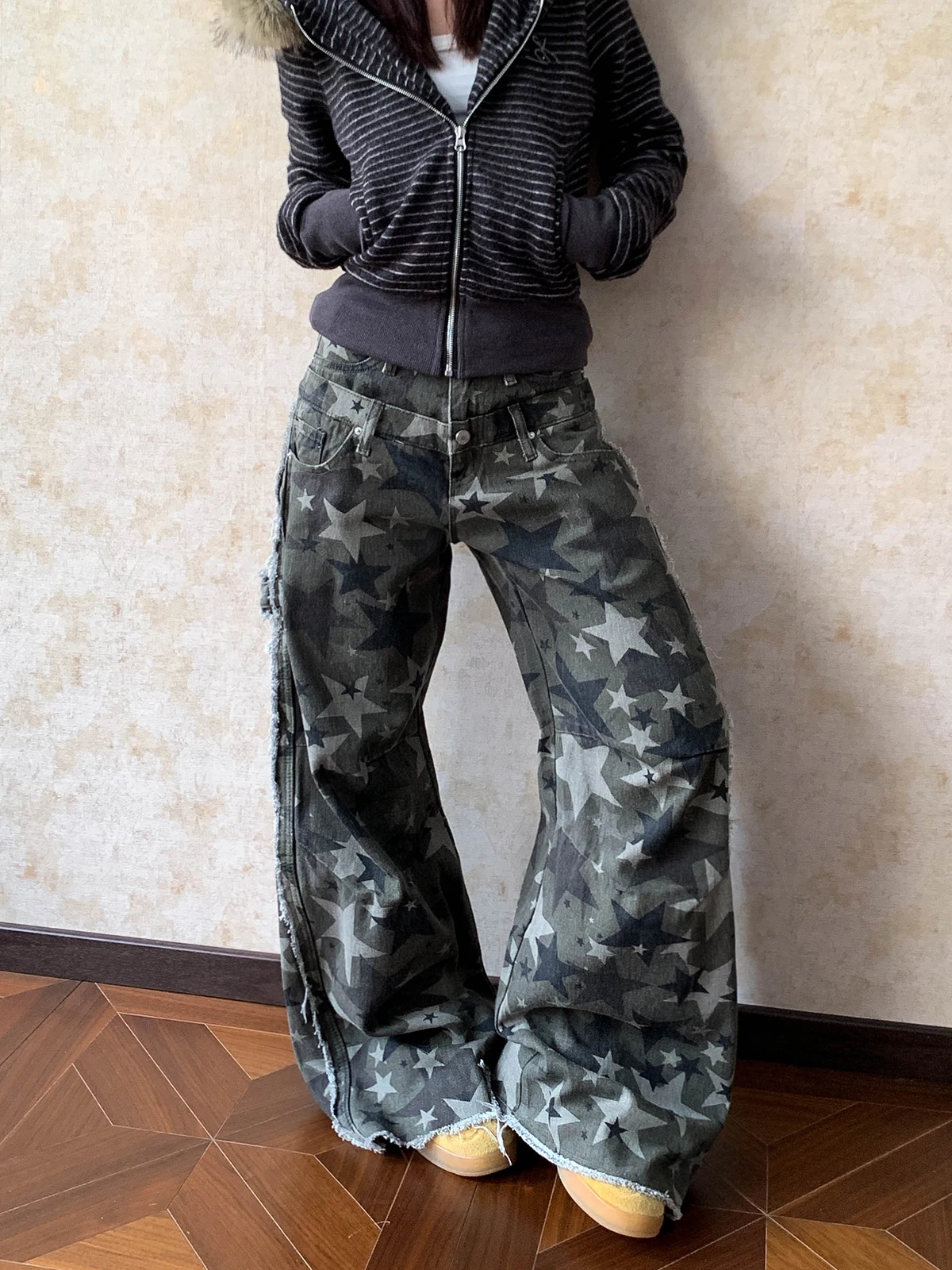 

Aket American Sle Spicy Girl Star Print Камуфляжные прямые брюки для спецодежды с двойной талией Рваные винтажные повседневные брюки...