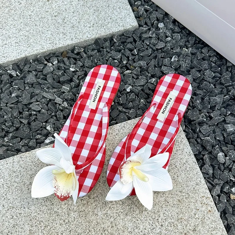 

Милые белые, красные шлепанцы в клетку, женские шлепанцы с цветком феи и лилии, женские брендовые дизайнерские сандалии на плоской подошве, летняя обувь с цветочным принтом