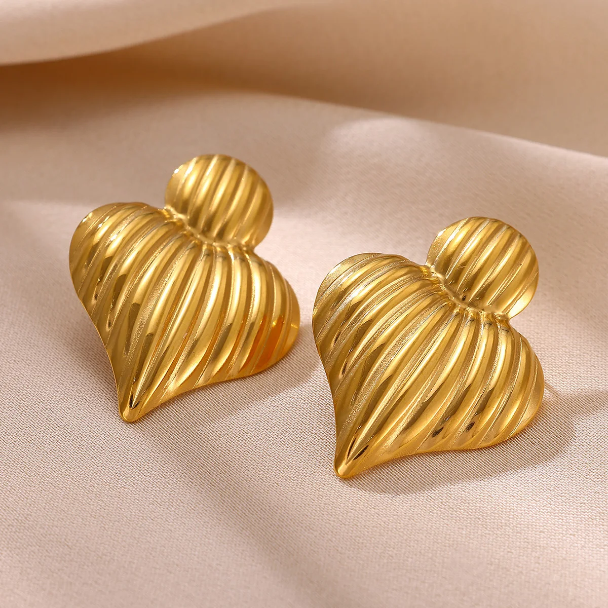 Romantische Hochzeitsparty-Ohrringe für Frauen, goldfarben, Liebesherz, Ohrpiercing, Aretes, Edelstahl, Schmuck, wasserdicht