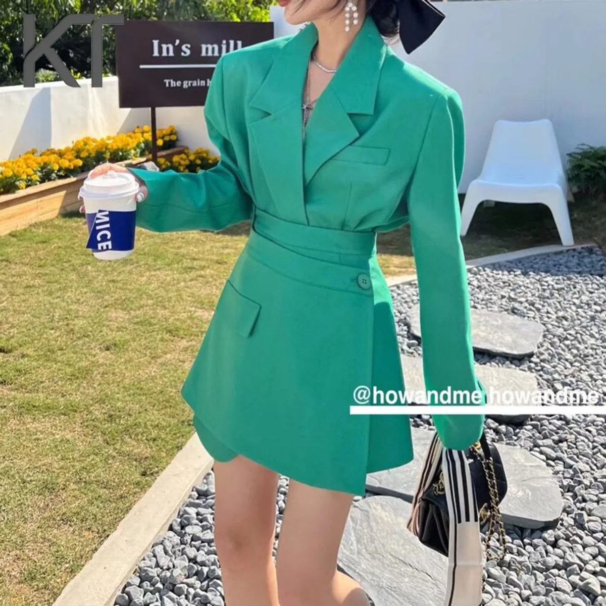 

Комплект из зеленого блейзера и шорт KT для женщин: блейзер оверсайз с подплечниками и поясом, шорты. Новинка 2026 года.