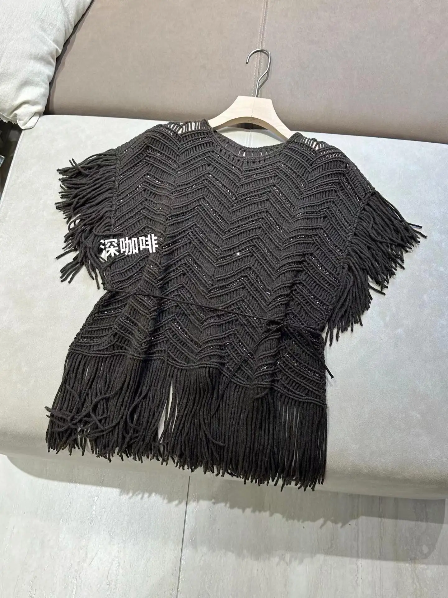 New Autumn/Winter High-Quality Fashion Hollowed-Out Tassel Hand-Crocheted Sleeveless Casual Style Top