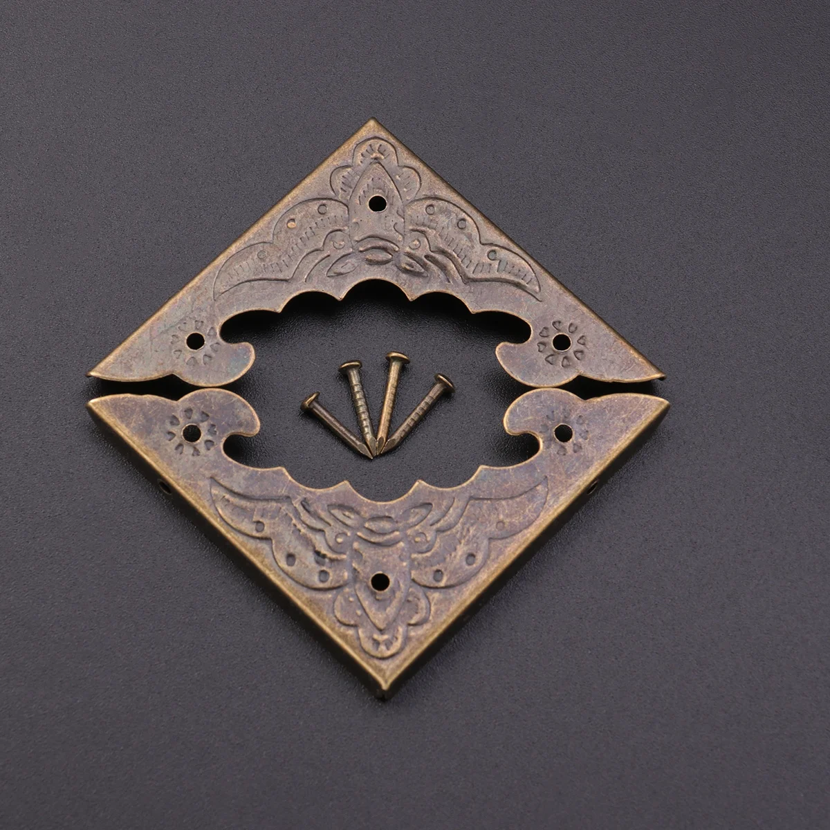 4 قطعة واقيات زوايا المجوهرات الرجعية البرونزية زاوية الحرس لطاولة مكتب صندوق خشبي التفاف الزاوية الأثاث حافة الحماية