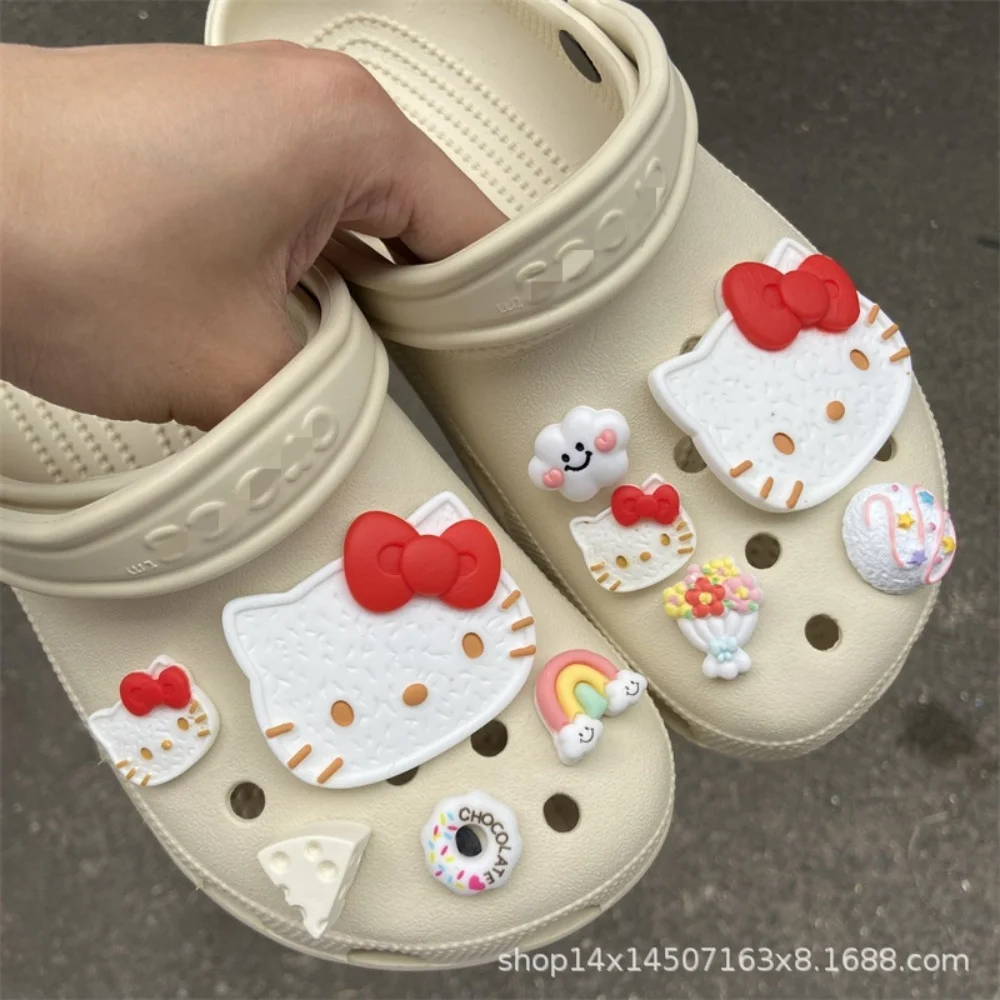 MINISO ใหม่ย่าง KT Cat PVC Charm รองเท้าสวนรองเท้าไม้ Clogs รองเท้าแตะ DIY ตกแต่งของขวัญวันเกิด