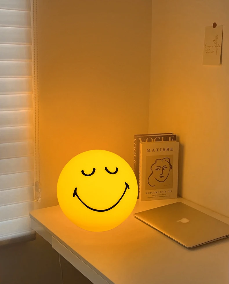 Squint/Wink Sphere Lamp Atmosphere Smile Light Dimmable USB Rechargeable or USB Plug-in Smiling Night Light for Home Decoration