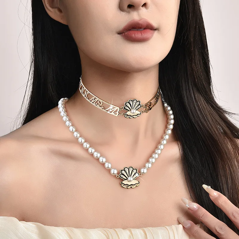 Niche design, simple and light luxury, matte retro totem, metal tie, necklace