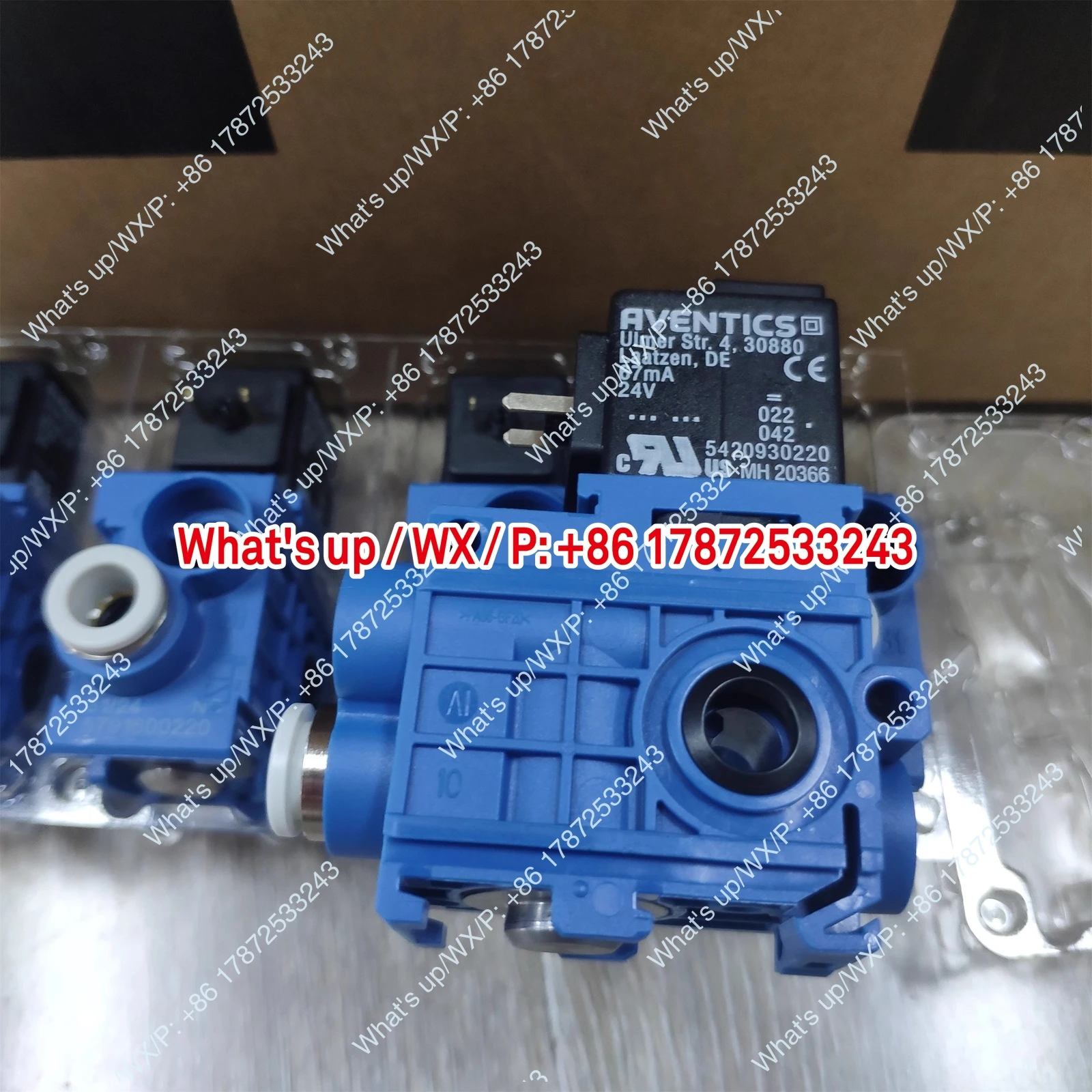 1pcs New   5791600220 Two-position Three-way Reversing Valve
