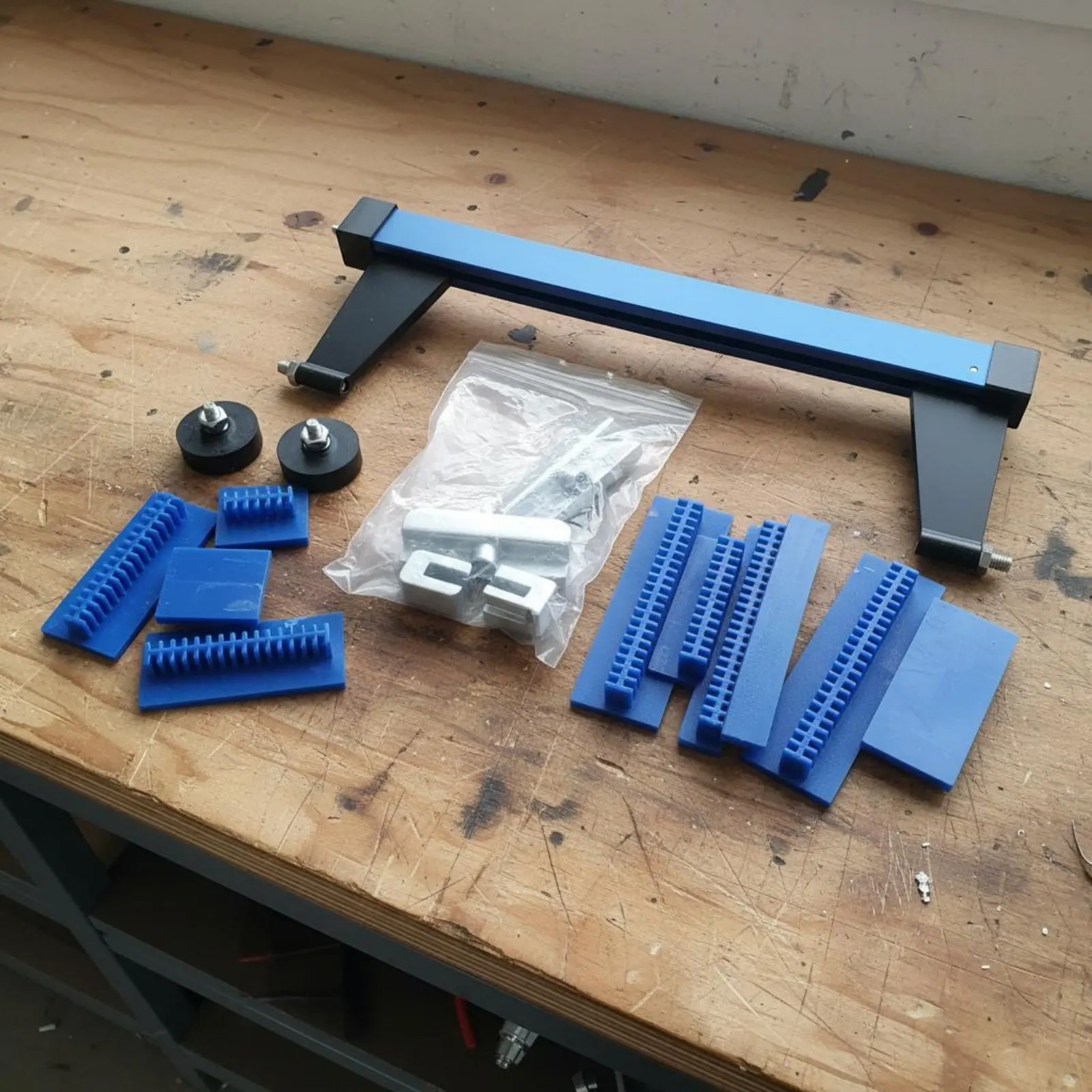 

Auto Frame Indentation Removal Tool Adjustable Vehicle Indentation Extender Tool Easy to Use Long-Lasting & Reusable for Garage
