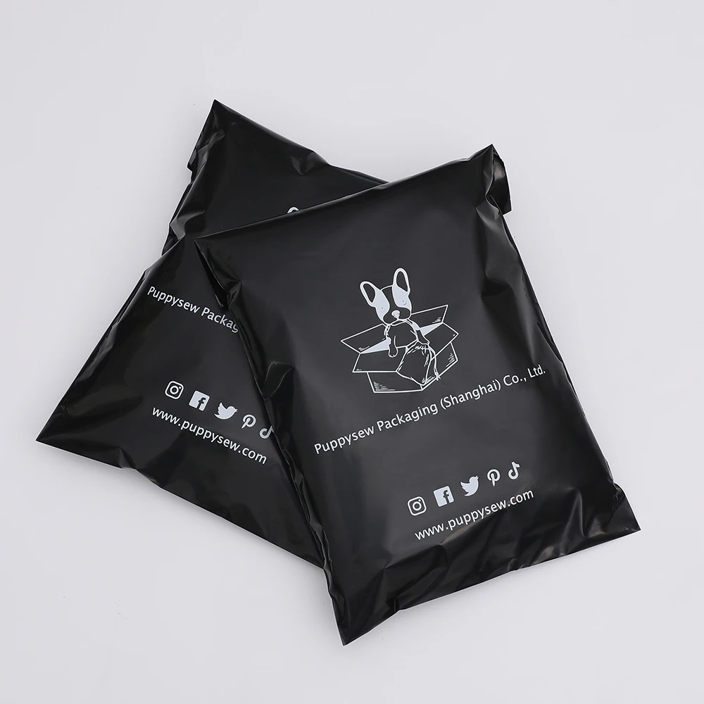 ถุงไปรษณีย์โพลีสีดําแบบกําหนดเอง 50-500 กระเป๋าจัดส่งแบบกําหนดเองพร้อมโลโก้สีเดียว ถุงไปรษณีย์สีดําเคลือบเงาแบบกําหนดเอง