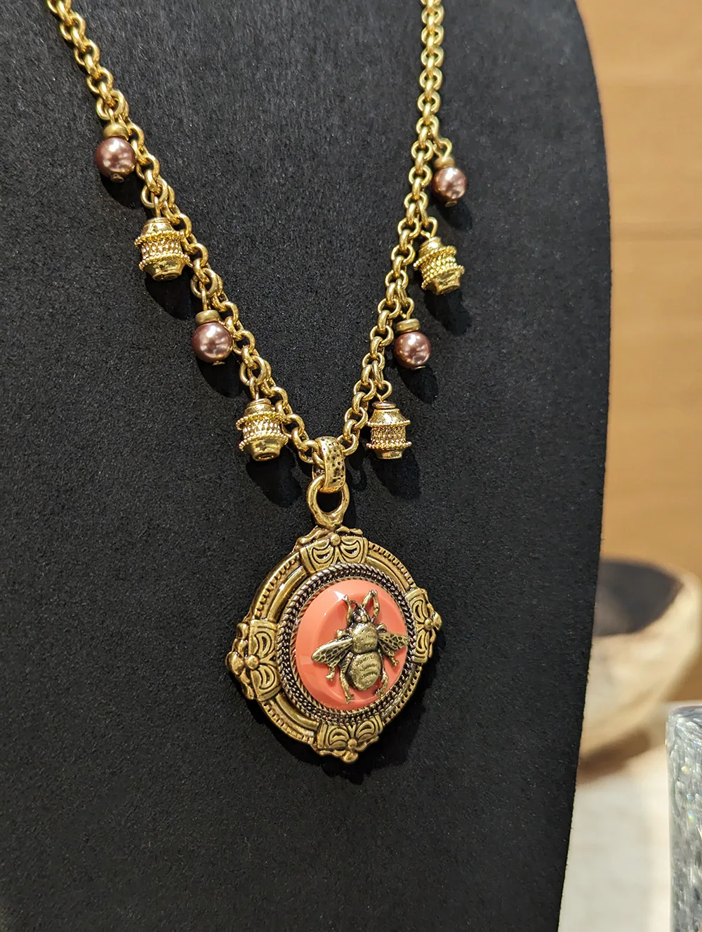 European retro series palace style exquisite old brass insect bee pendant necklace