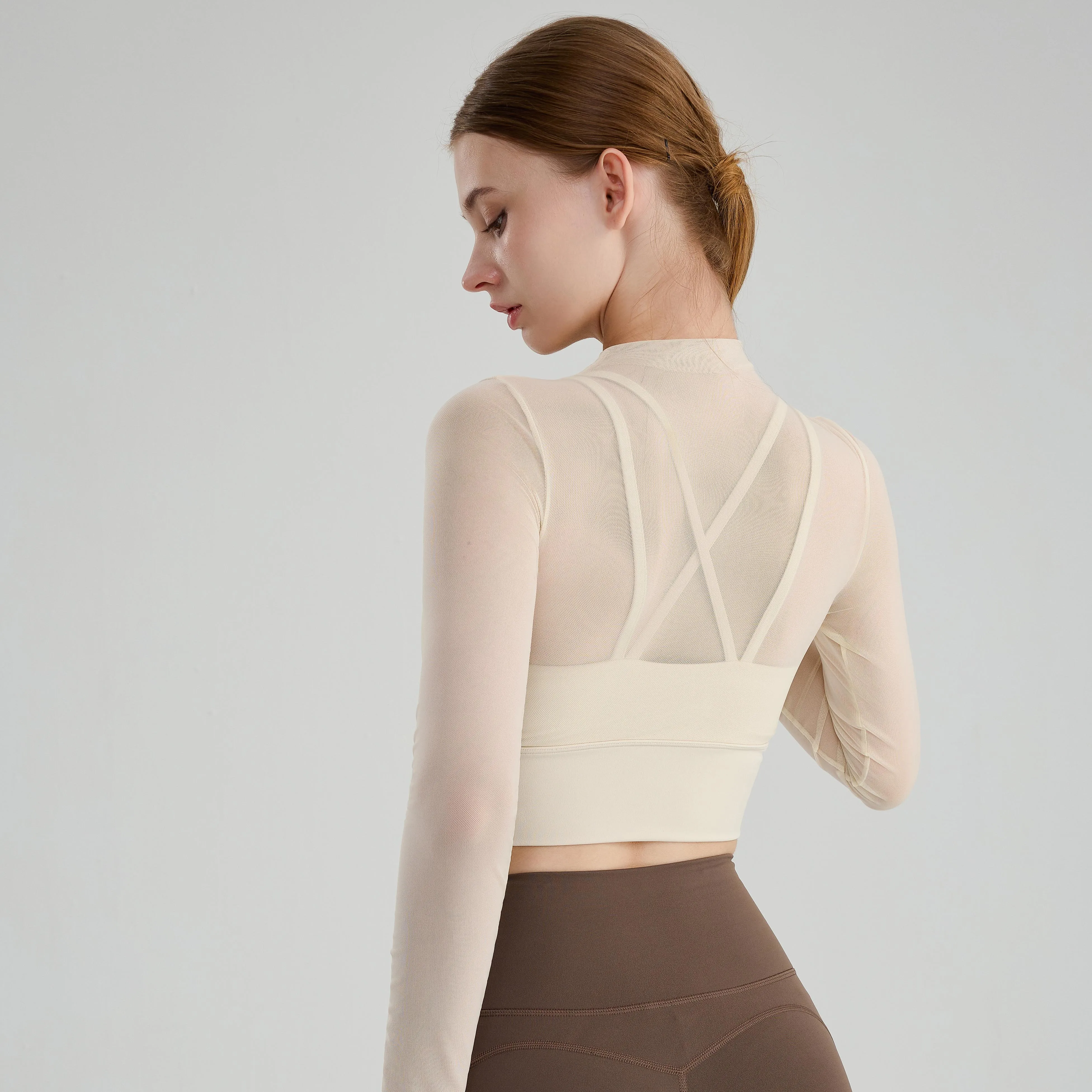 Damska koszulka do jogi Oddychający top do jogi Naszywki z siateczki Slim-Fit Design Wewnętrzny biustonosz Skrzyżowane ramiączka Dwuwarstwowa odzież