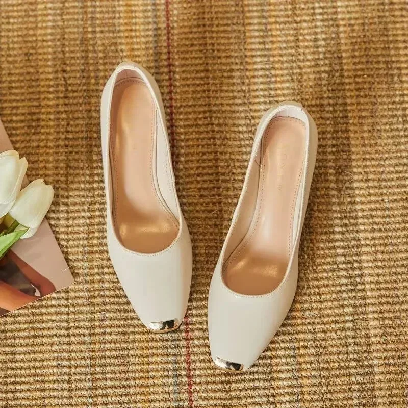 Modischer koreanischer Stil mit runder Spitze und dickem Absatz, lässig, große Größe, offene Zehen, einzelne Modeschuhe, bequemer mittlerer Absatz