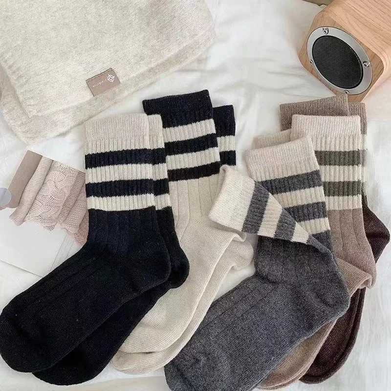 2024 New Fashion Korea Harajuku Socks Hip Hop Skateboard Striped Mid Tube Breathable Cotton Socks Hot Sale