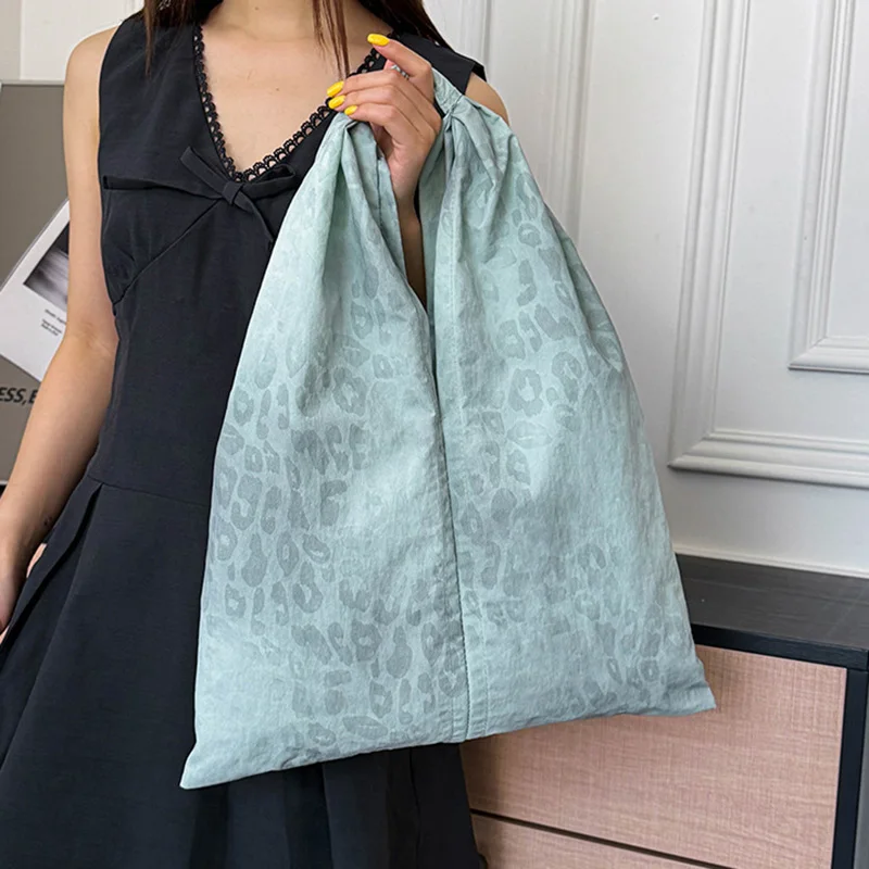 New Large Capacity Multi Pocket Commuting Handbag Canvas Shoulder Bag Leisure Sled Armpit Bag Tote Bag
