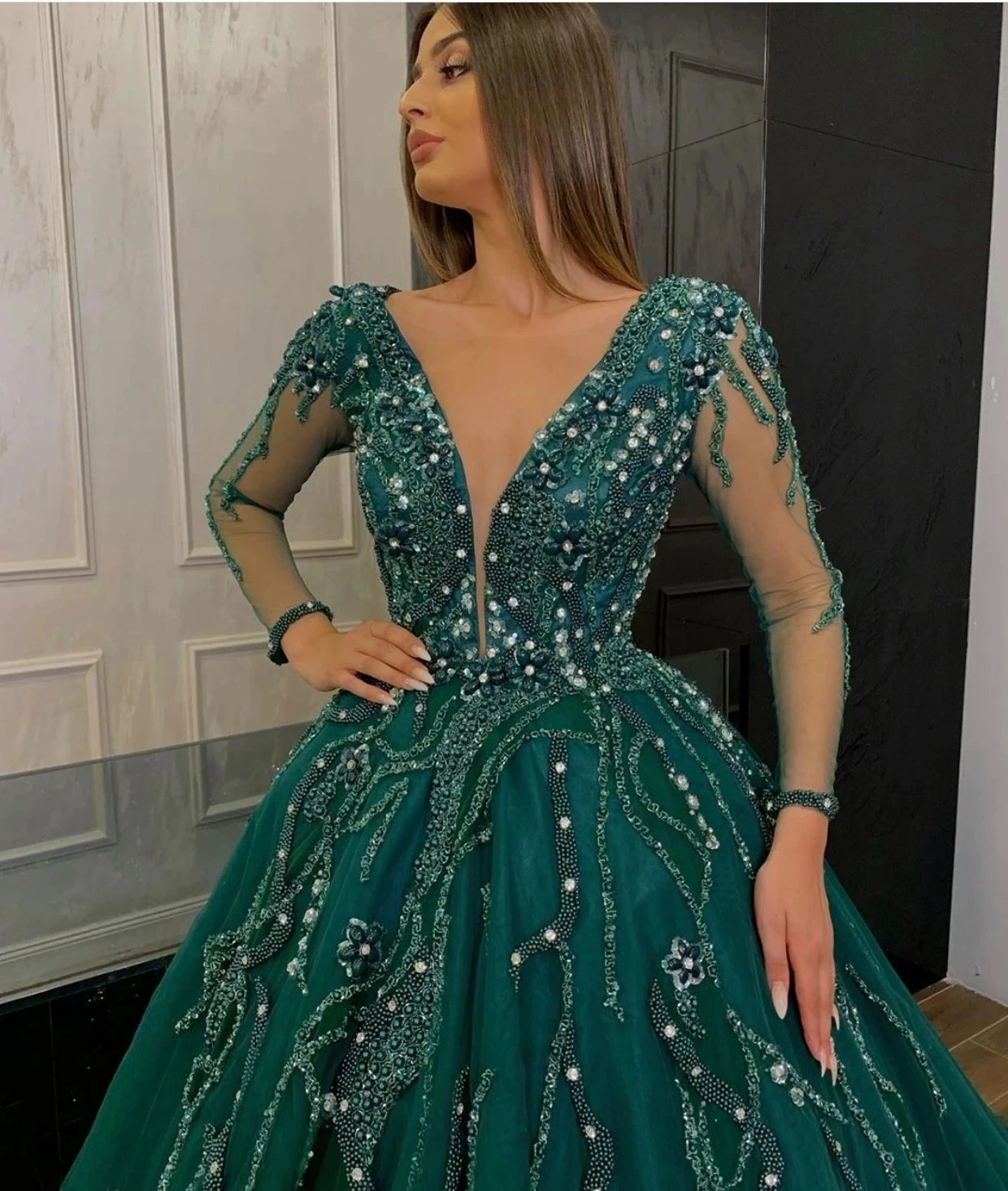 الأخضر الفاخرة المرأة فساتين لحضور الحفلات الموسيقية الدانتيل زين مثير الخامس الرقبة طويلة الأكمام تول موضة المشاهير حجم كبير فساتين السهرة Fساتين