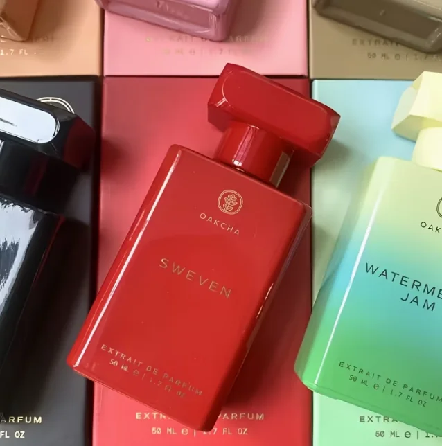 

Выпущены новые нейтральные духи Ofare: стойкие, свежие, с насыщенным цветочным и фруктовым ароматом, компактные, удобные и портативные.