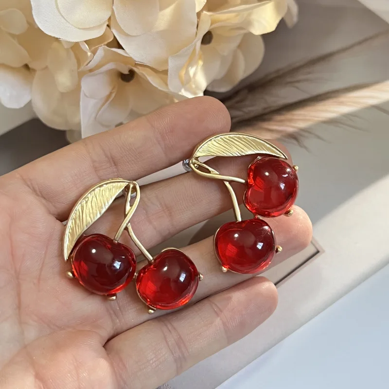 HUANZHI Red Resin Metal Cherry Stud Earring for Women Cute Elegant Vintage Personality Irregular Jewelry 2023 Autumn New