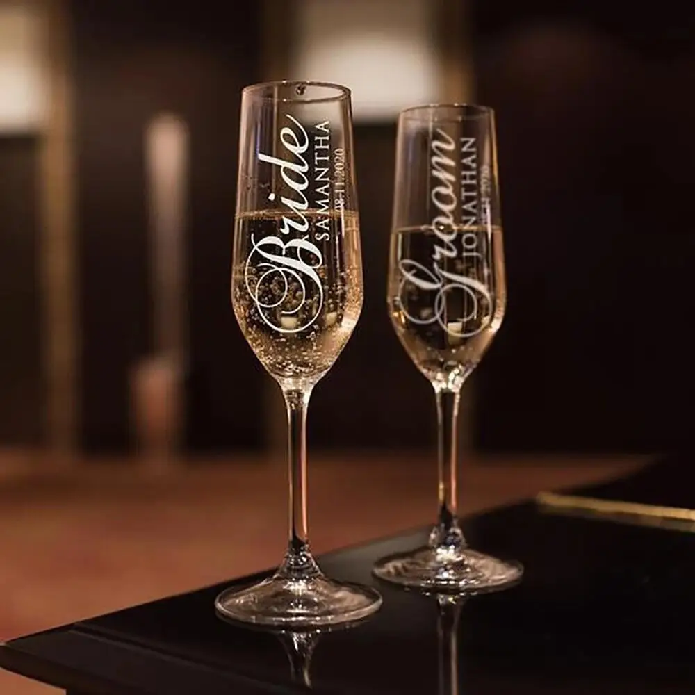 Set di 2 bicchieri personalizzati per la festa nuziale Mr and Mrs Champagne Flute personalizzati per la sposa e lo sposo regalo unico