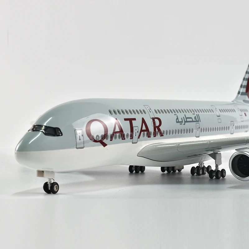 1:160 Scale Large Model Airplane Qatar A380 Plane Models Diecast Airplanes with LED Light for Collection or Gift