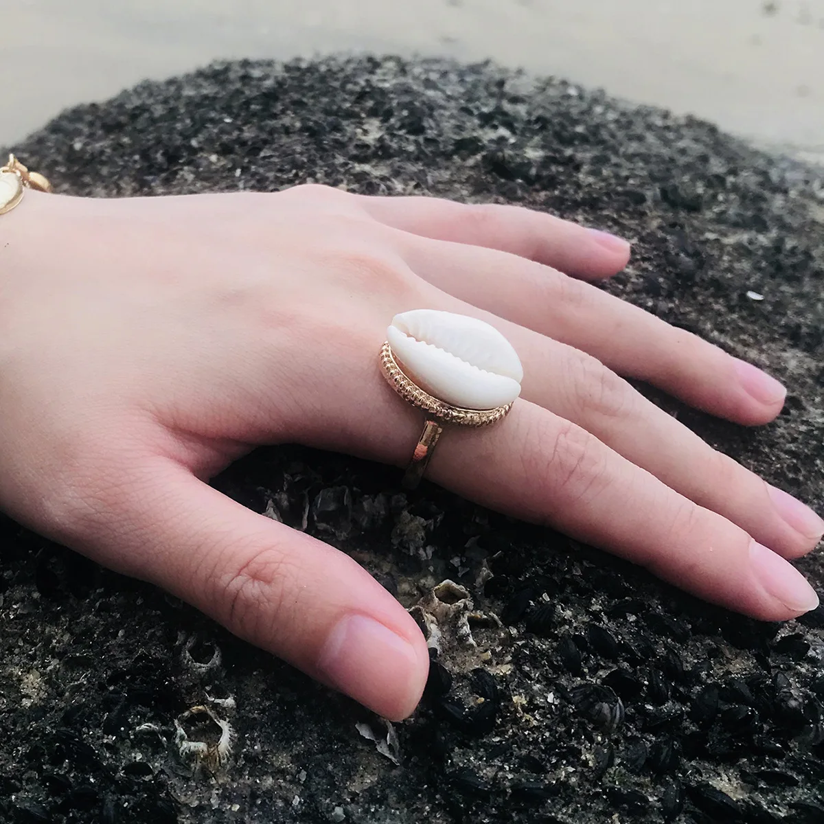 JCYMONG Bohemian Natural Shell Rings For Women 2019 New Gold Silver Color Metal Resizable Ring Female Summer Beach Party Jewelry