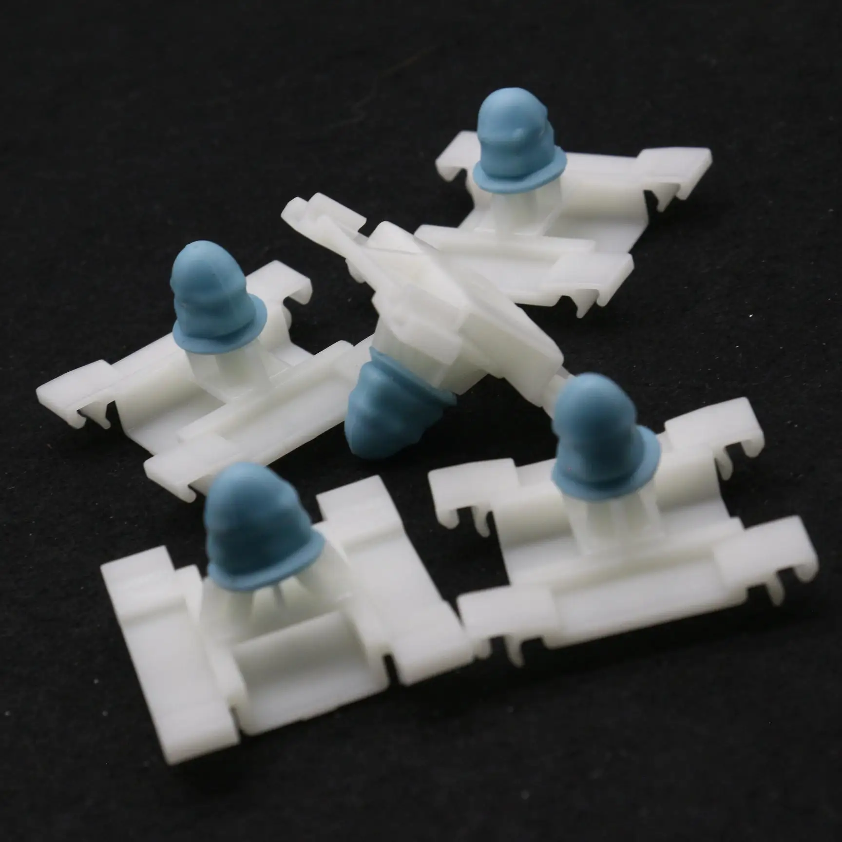 10 Pcs White Nylon Door Side Molding Retainer Clips with Blue Rubber Grommet For VW Golf Jetta Cabrio 1H0‑853‑585‑B Fastener