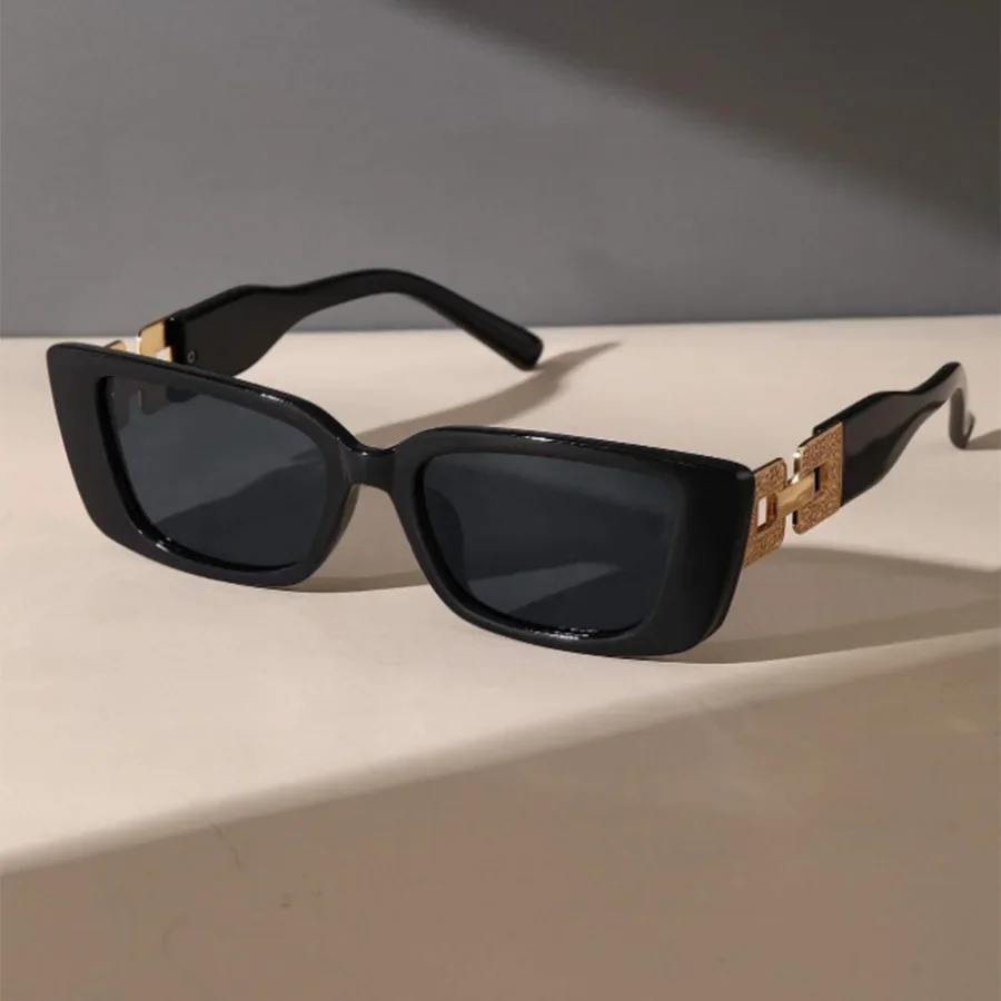 1-teilige modische schwarze Brille mit Katzenaugenrahmen und Metallzubehör, geeignet für stilvolle Outfits, Partys und Urlaubsreisen