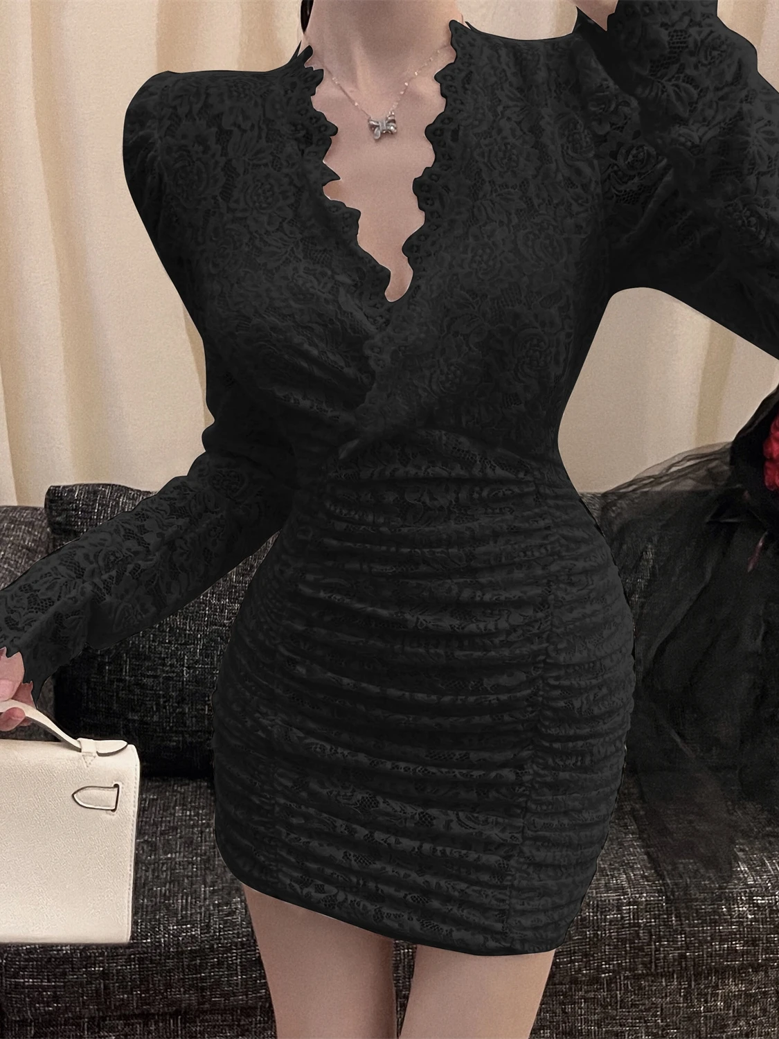 กระโปรงทรงบอดี้คอนเอวสูงแบบเกาหลี ผ้าลูกไม้ไขว้ คอวี แขนพอง จีบระบาย ช่วยพรางหุ่น รุ่น Dr ort Skirt