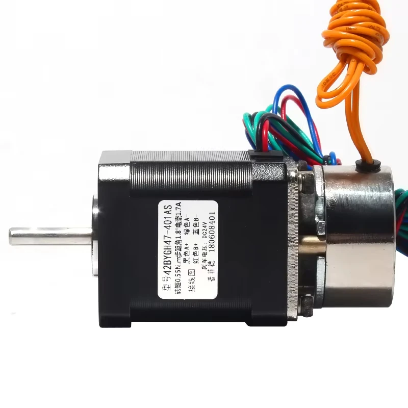 0.55N.M/0.7N。 M Nema 17 ステッピングモーター ブレーキ付き パワーオフ セルフロック トルクモーター 2 相 4/6 線式 1.8 °   ステップ角度