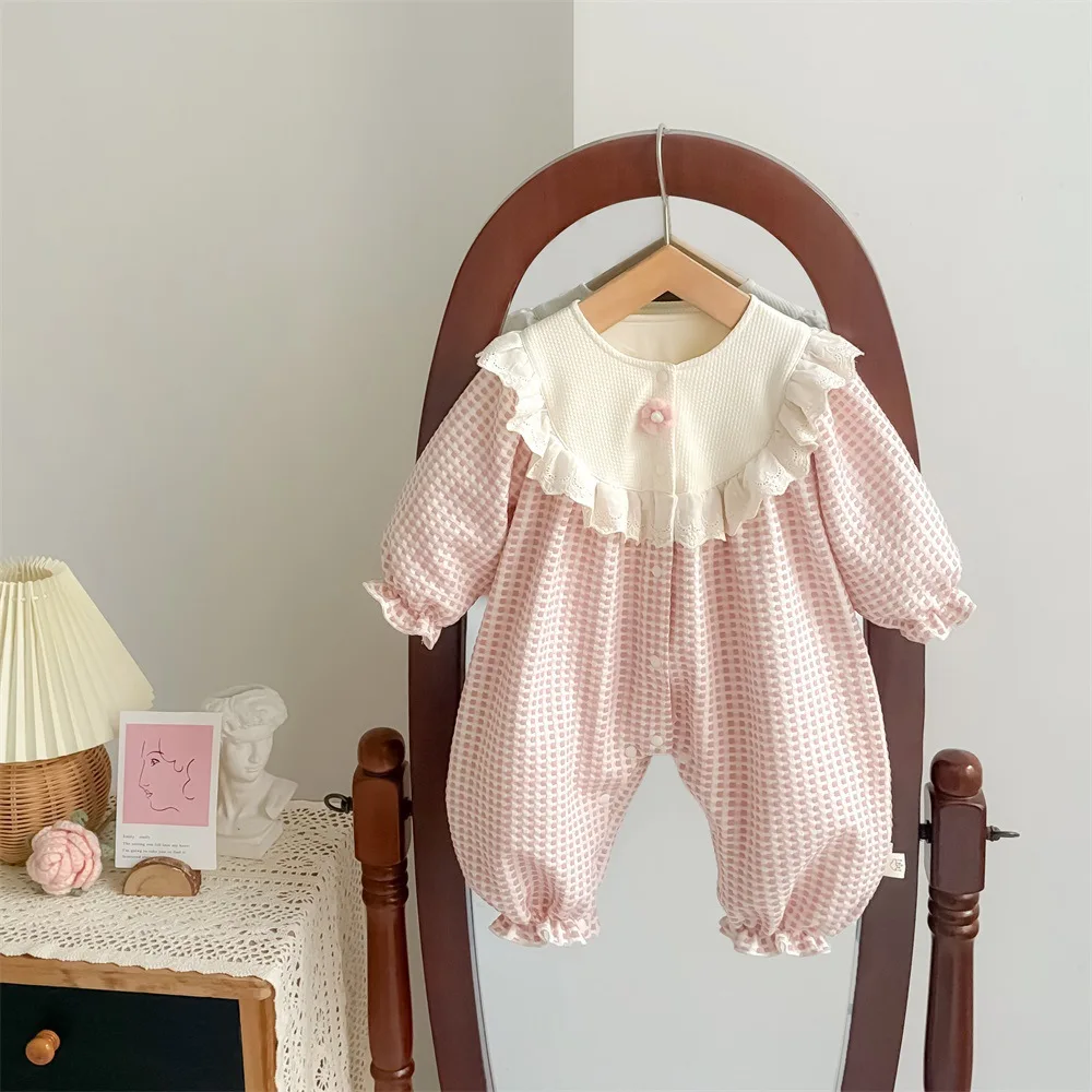 

Детская кружевная клетчатая рубашка с цветочным принтом, весна и осень 2025 года, милые модные повседневные милые и универсальные комбинезоны