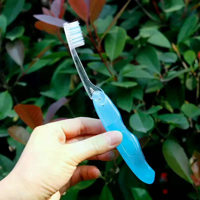 Disposable Foldable Toothbrush with Hygienic Cap – Compact Travel Toothbrush for Camping, Hiking & Flights