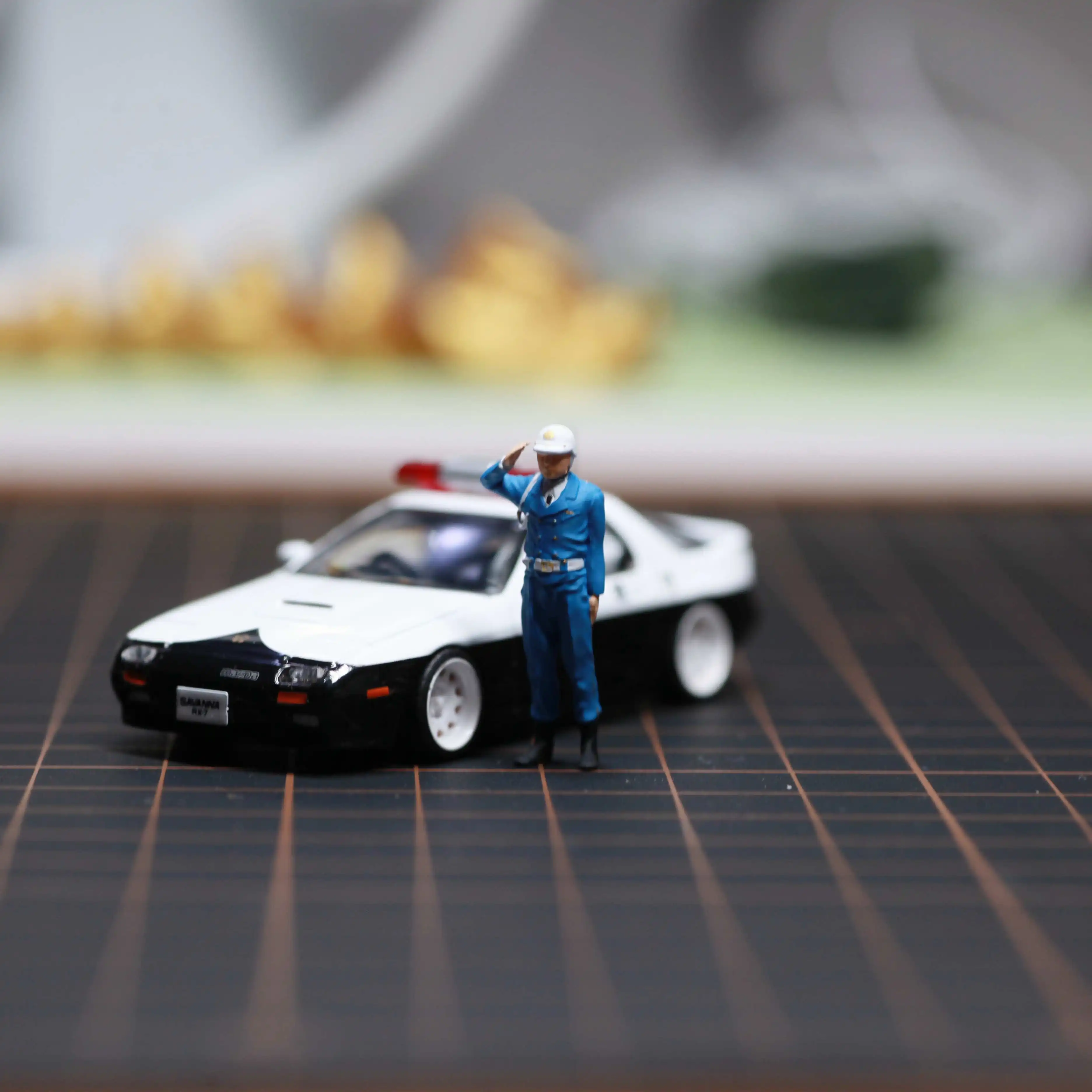 King Toys 1:64 1:87 1:43 Figurines Scale Model Resin  Japan Traffic Police Dioramas Diecast Miniature Collection