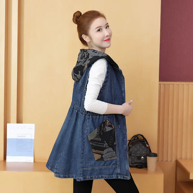 Gilet con cappuccio in denim abbinato ai colori da donna 2023 Primavera Nuova giacca senza maniche allentata Plus size Gilet casual femminile