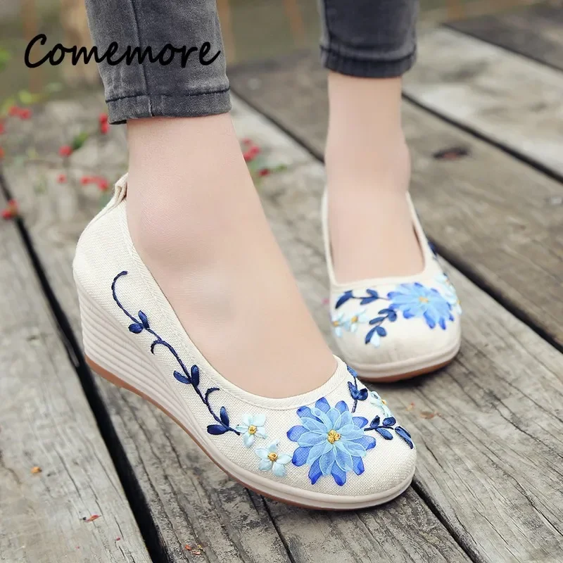 2024 New Round Head Wedges Embroidered Shoes Ethnic Style Flower Cloth Shoes Comfort Leisure Flat Walking Shoes Non-slip Sneaker