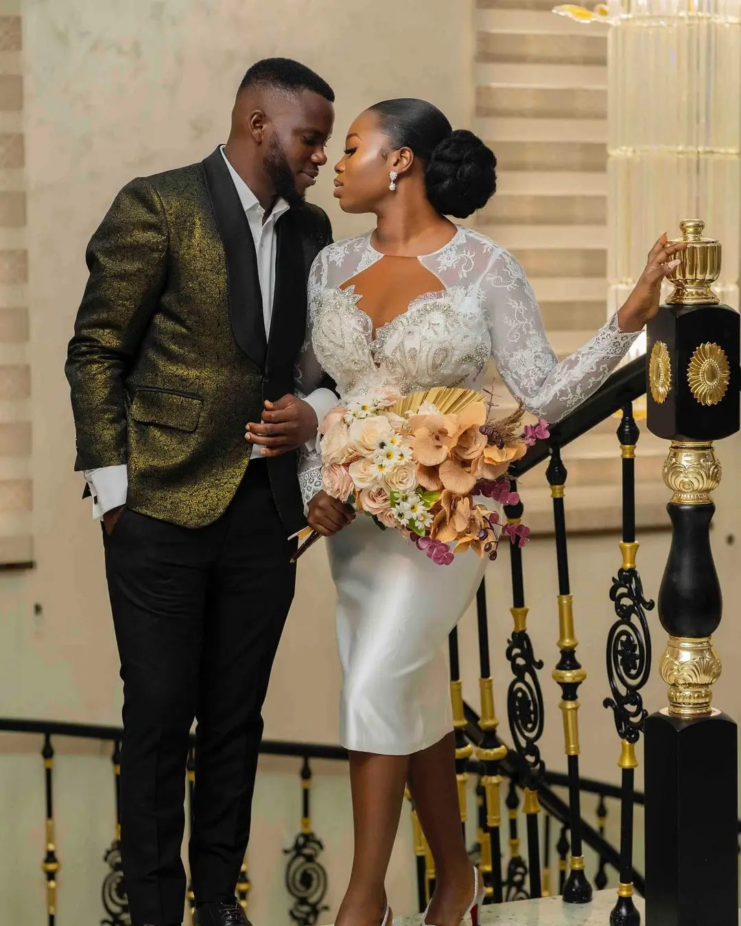 Plus size cetim sereia vestido de casamento sheer o pescoço manga longa contas de cristal vestidos de noiva robe de soiree