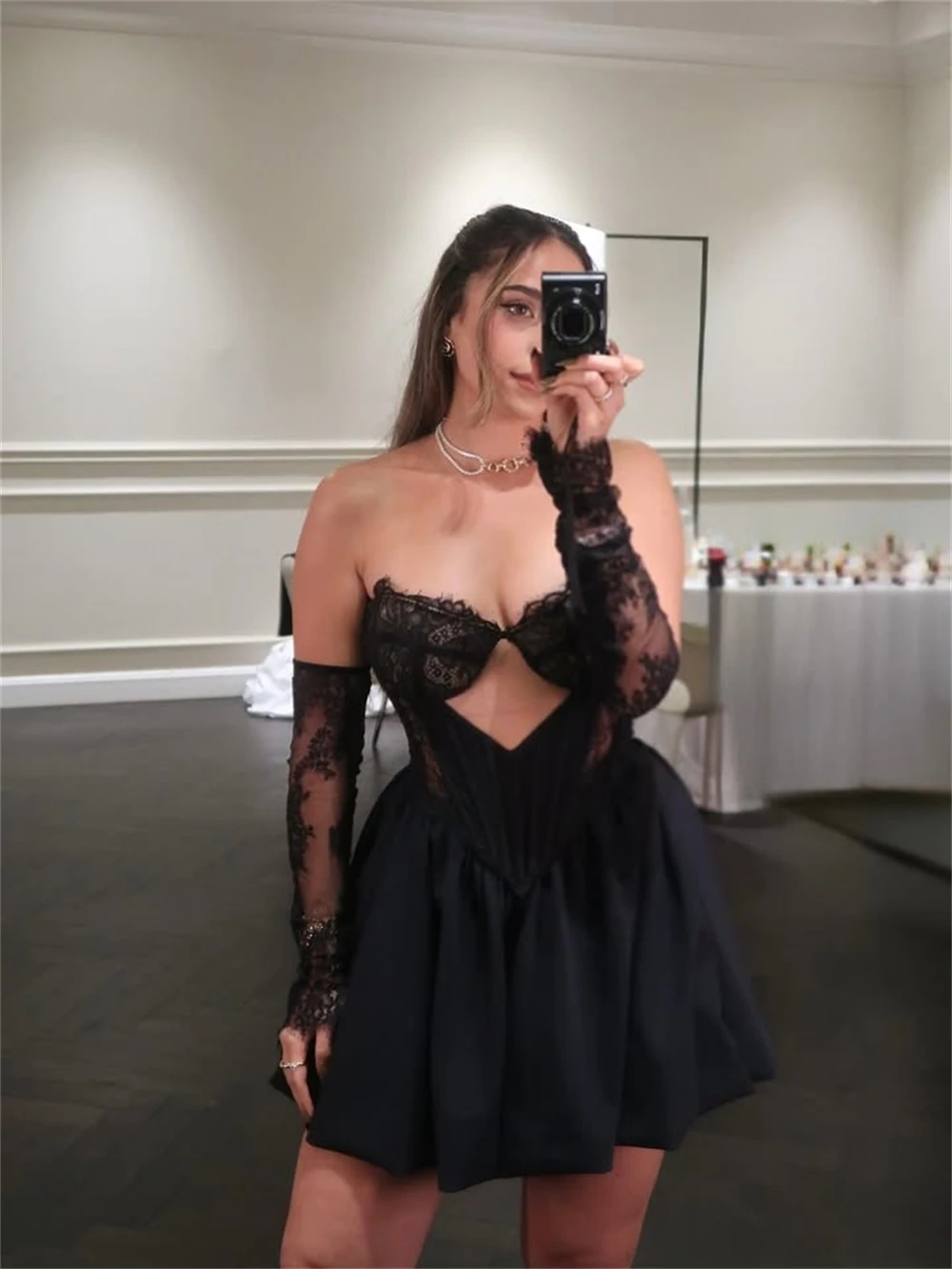 Dianruo Seksowne Koronkowe Sukienki na Powrót do Szkoły z Wycięciami i Aplikacjami, Mini Sukienka na Imprezę, Czarna Sukienka Koktajlowa Bez Rękawów na Wieczór, Model 2026 z Możliwością Personalizacji