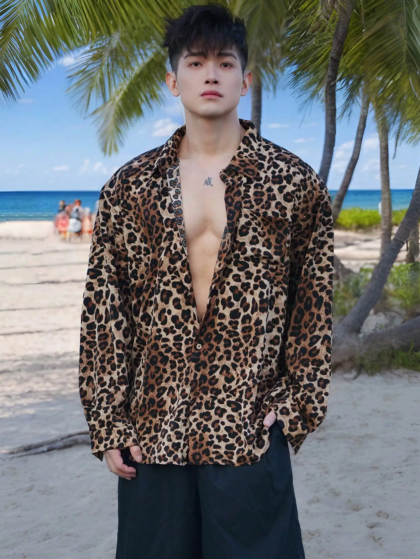 

Men's Leopard Print Loose Fit Beach Shirt for Summer Vacation