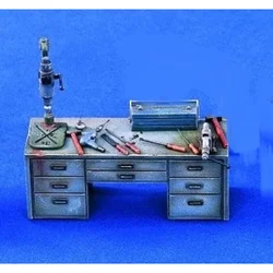 1:35 Scale Die-cast Resin  Model Resin Workbench Model