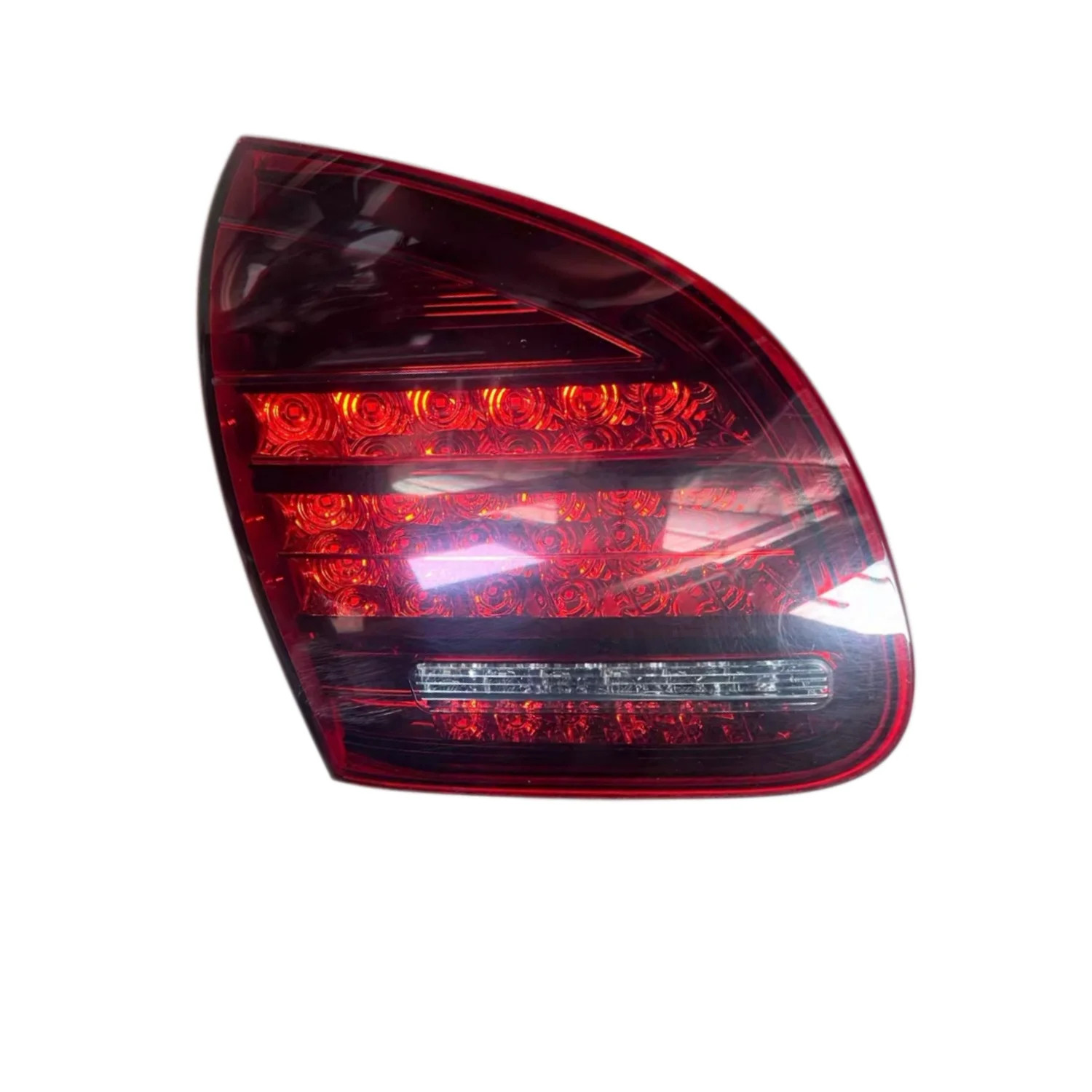 Fit For Porsche Cayenne Taillights 2010-2014 Cayenne 958 Inner Taillight Yellow Turnlight Cayenne GTS Rear Lights Plug And Play