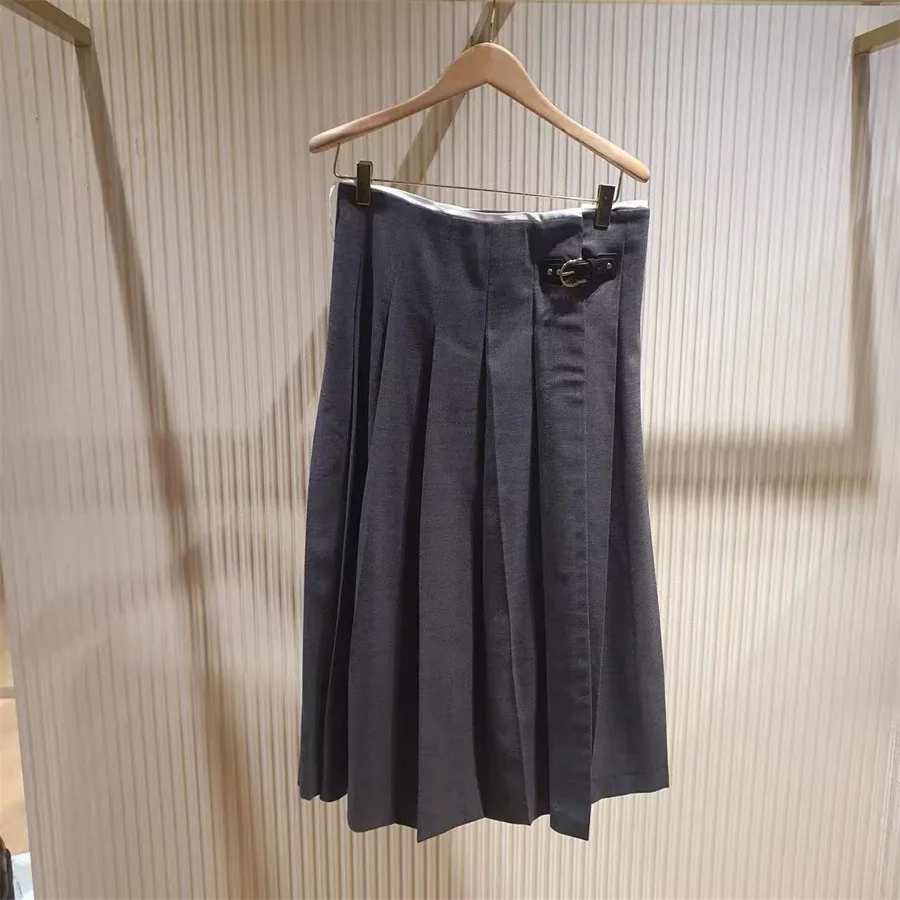 【هدية مجانية】تنورة متوسطة الطول بطيات رمادية فرنسية لخريف وشتاء 2025 مع إبزيم جلدي جانبي للنساء #1