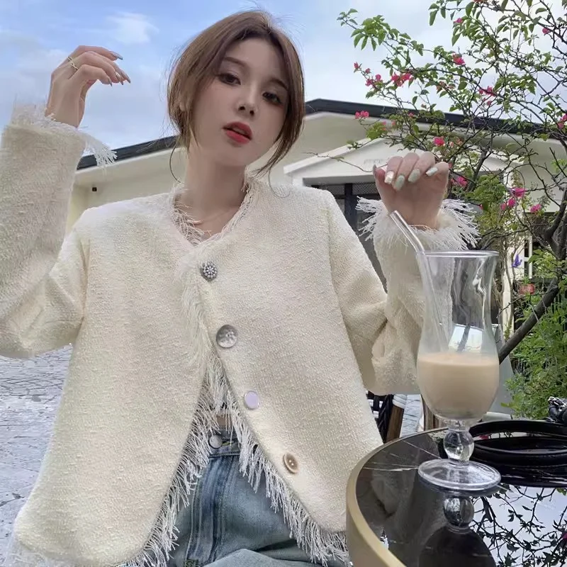Xiangfeng Short Coat 2024 Spring Autumn French High end Celebrity Style Personalized Button Tassel Knitted Cardigan for Women SW