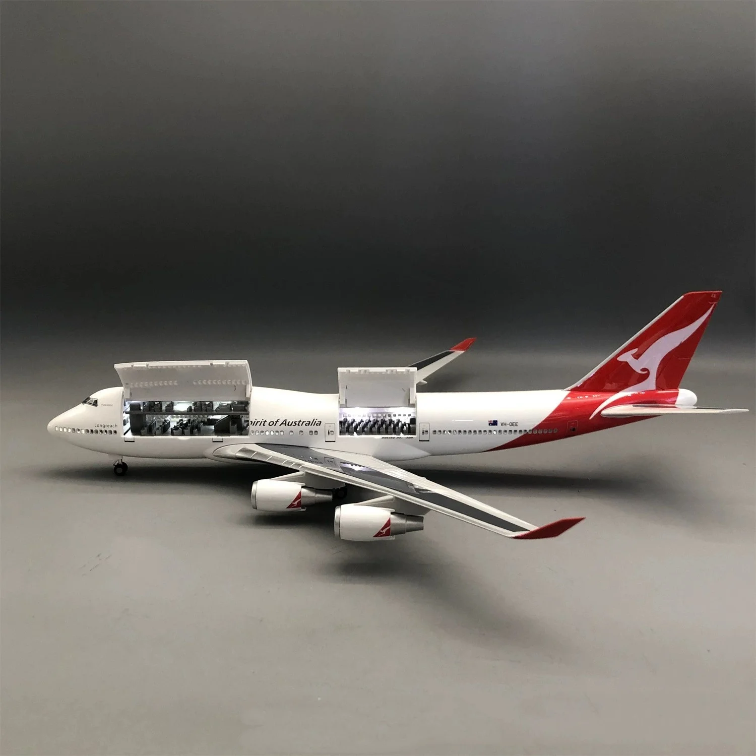 1/150 Scale 47cm Qantas Airways B747 Resin Aircraft Models With LED Light Openable Cabin Door Airplane Diecast Static Decoration