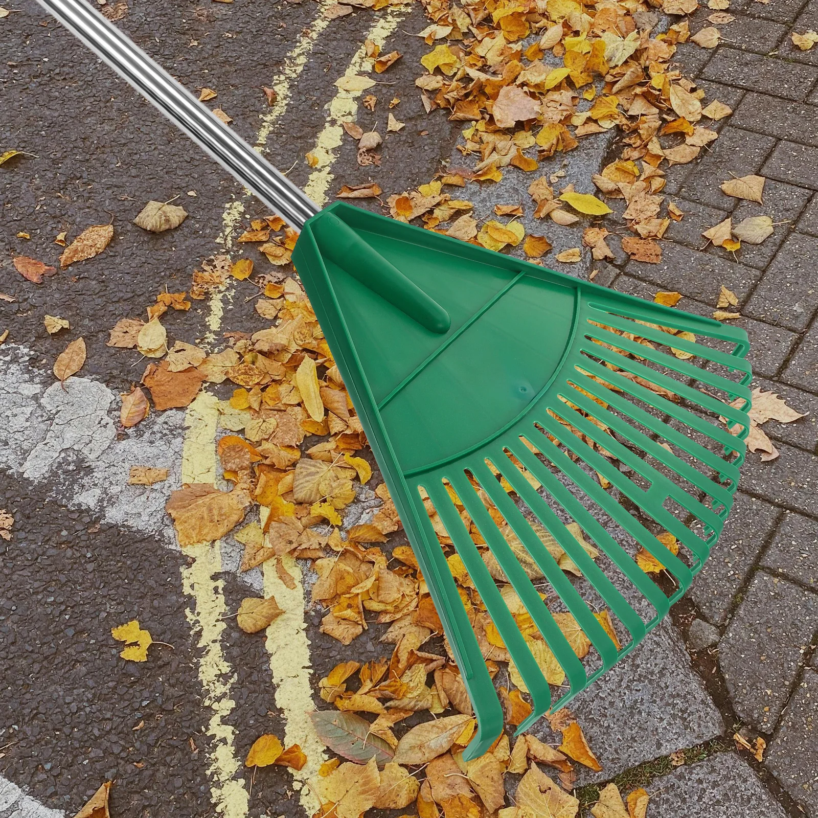 

Plastic Leaf Rake Yard Garden Tool Compact Lightweight Green Color Large Area Rakes Leaves Gardening Lawn Shrub