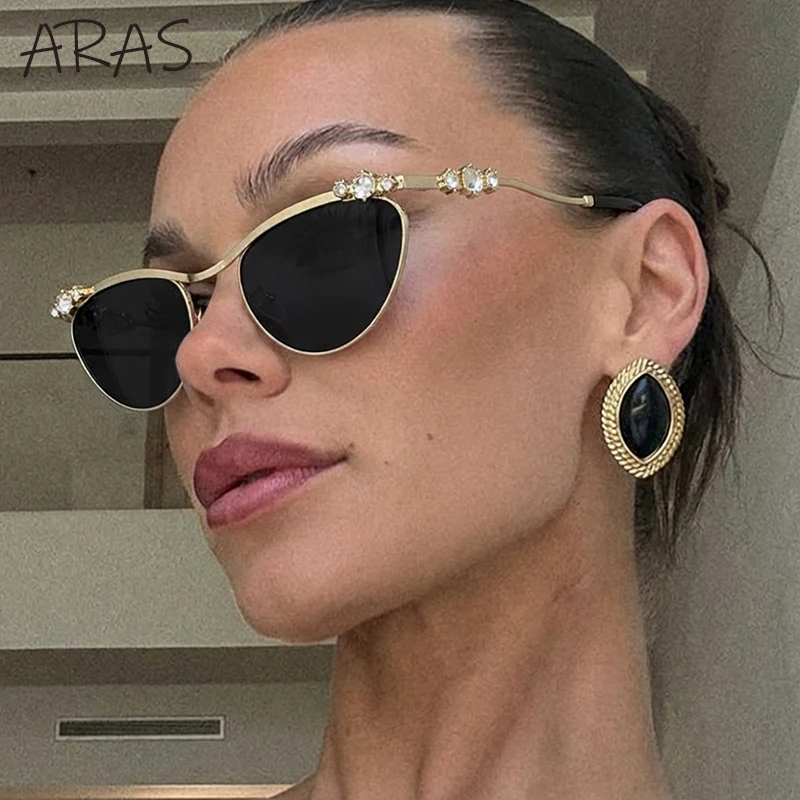 

Sexy Cat Eye Punk Rhinestones Sunglasses Women 2025 Luxury Brand Metal Frame Sun Glasses For Lady Fashion Outdoor Eyewear Shades