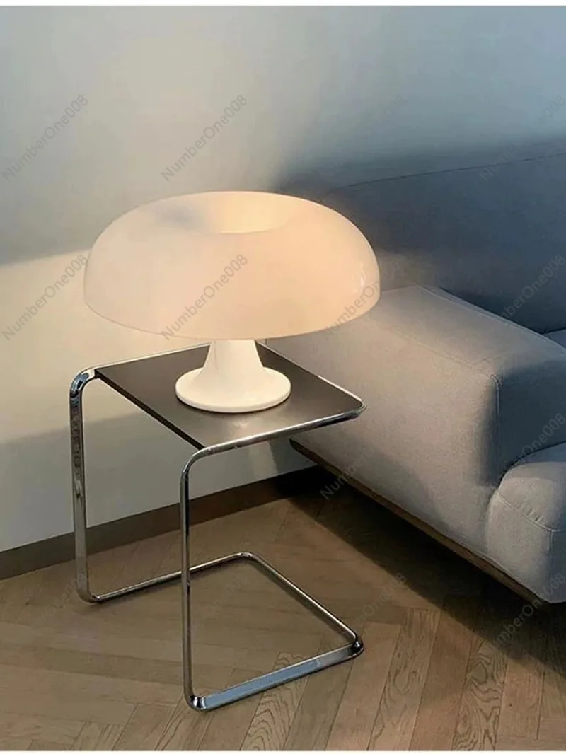 LED مع مصباح طاولة على شكل فطر USB، مصباح بجانب السرير لغرفة النوم الحديثة البسيطة لجانب السرير وغرفة النوم والدراسة وديكورات سطح المكتب